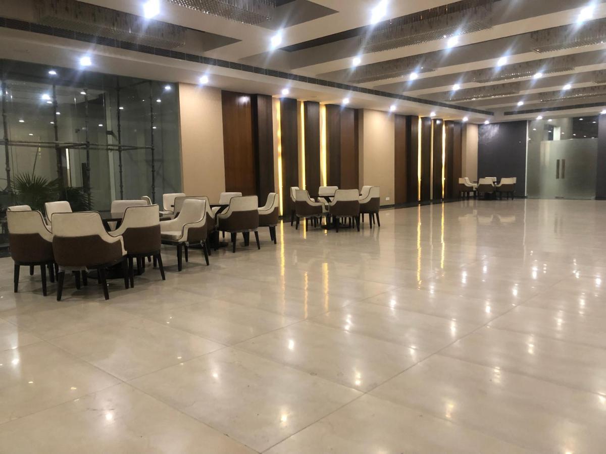 Downtown Delight Apartment Lucknow Exterior photo